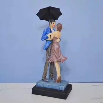 Декоративный экспонат, скульптура стоящей пары с зонтиком, подарочная статуэтка для домашнего декора, столешницы, цели для пары, (5x4x13 дюймов),