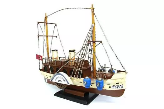 Декоративный металлический корабль