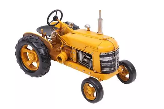 Декоративный металлический трактор