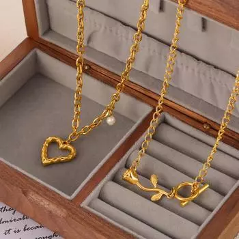 День святого Валентина Любовь Титан Сталь Цвет Сохранение Простое Ожерелье Стиль Ниша Дизайн Роза Кулон Ювелирные Изделия Женщины