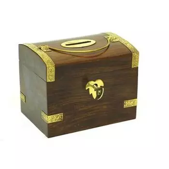 Деревянная копилка с замком