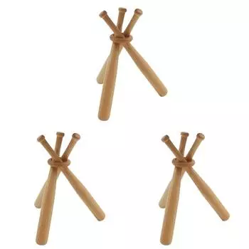 - Деревянная подставка для бейсбола с мини-бейсбольными битами и деревянными кругами для бейсбола.