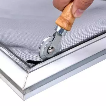 Деревянная ручка и стальные колеса, роликовый инструмент для установки двойного окна, ручной шлицевой ролик, прочный бытовой прочный экран для двери 1pc