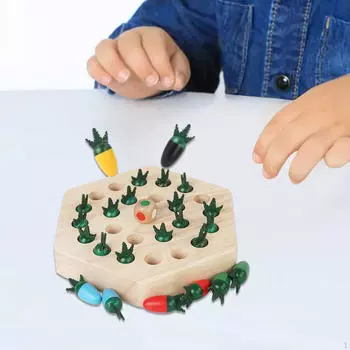 Деревянная шахматная игра на память. Обучающая деятельность. Дошкольная подготовка. Смешная семья.