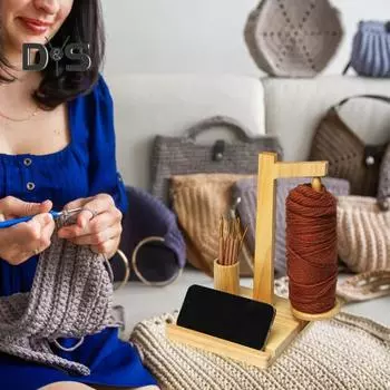 Деревянный держатель для пряжи с держателем для телефона Вращающийся маятник Вязание крючком Пряжа для клубков пряжи Магнитный диспенсер для пряжи Подставка Органайзер для хранения