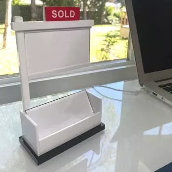 Держатель для визитных карточек Слот для вывески Обтекаемый дизайн Вместимость на 50 карт Простота обслуживания Офисный стол Поставка риэлтора белый