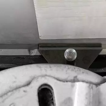 Держатель основания батареи Кронштейны для крепления батареи Держатель зажима основания Амортизирующее основание с комплектом болтов из нержавеющей стали Уменьшает движение чёрный