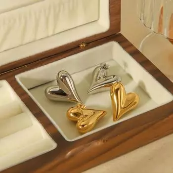 Design 18K gold love earrings fashionable women s personality high sense stainless steel earrings fashion