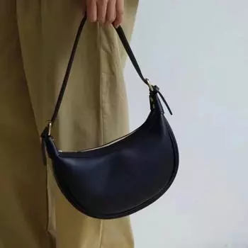 Design A Casual Commuting Crescent-shaped Bag, A Versatile and High-end Saddle Dumpling Bag That Can Be Carried Across The Body