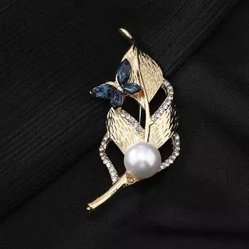 Design sense leaf butterfly pearl brooch niche temperament high-end crystal pin suit clothes corsage accessories women