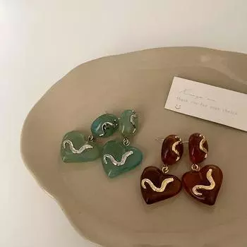 Design Sense Love Resin Stud Earrings Female Niche Retro Exaggerated Personality Fashion Elegance Temperament Versatile Earrings Earrings