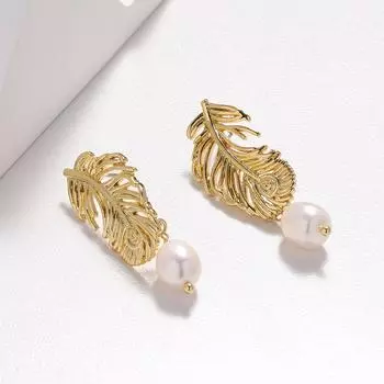 Designer gold leaf feather stud earrings women s natural pearl earrings fashion commuter elegant ear jewelry золотой