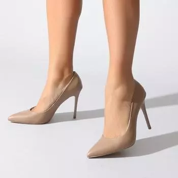 Десять кожаных женских вечерних туфель на шпильке