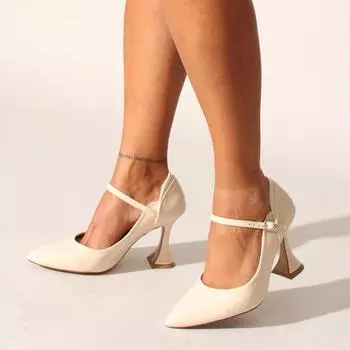 Десять мятых женских классических туфель из лакированной кожи на каблуке на каблуке