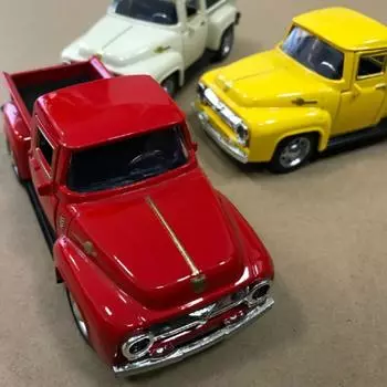 Детская игрушка Пикап из сплава с двойной открытой дверью и откатным автомобилем Ford F100 Pickup1 1956 года выпуска1:32 зелёный