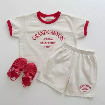 Детская модная футболка, универсальная эксклюзивная футболка, детские мягкие топы для мальчиков + свободные простые шорты, спортивный комплект с буквенным принтом для девочек 130 красный