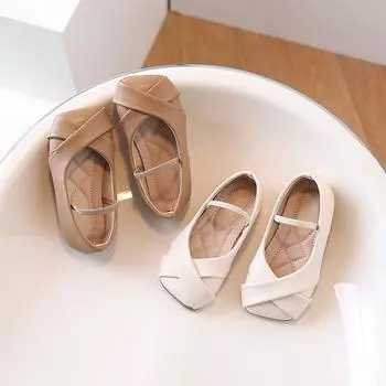 Детская обувь на плоской подошве. Простая однотонная обувь на мягкой подошве. 24