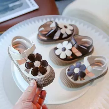 Детские сандалии из искусственной кожи, нескользящая детская пляжная обувь на мягкой подошве, повседневные детские сандалии из воловьей кожи с цветком для маленьких студентов 22 13.5cm бежевый