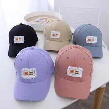 Детские шапки. Универсальные летние дорожные шляпы с белыми буквами и грубыми краями.