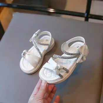 Детские туфли принцессы с бантом 2024 года, летние новые сандалии для девочек, детские туфли с кристаллами, мягкая подошва, модные нескользящие 23 бежевый