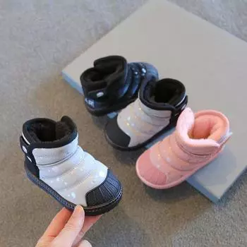 Детские зимние ботинки, коллекция 2022 года, зимние непромокаемые бархатные толстые теплые ботинки для мальчиков и девочек, детская хлопковая обувь с мягкой подошвой 22 чёрный