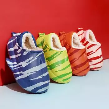 Детские зимние легкие милые модные теплые хлопковые тапочки на толстой подошве для дома и улицы из хлопка 24-35 24 зелёный