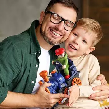 Детский игрушечный паровозик с электрической подсветкой и музыкальным спреем, классический игрушечный поезд, работающий от батареек, игрушечный локомотив для малышей, мальчиков и девочек, подарок