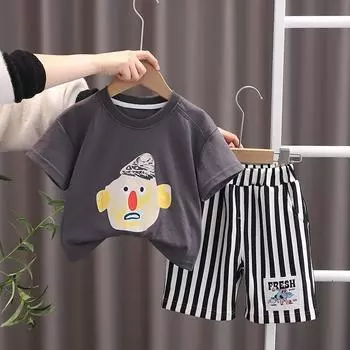 Детский комплект с короткими рукавами Футболка с круглым вырезом и рисунком для мальчиков Повседневные полосатые шорты Детский комплект из двух предметов S серый
