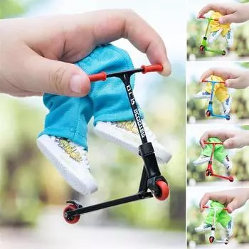 Детский мини-самокат из сплава с интерактивными игрушками в виде штанов и колес чёрный