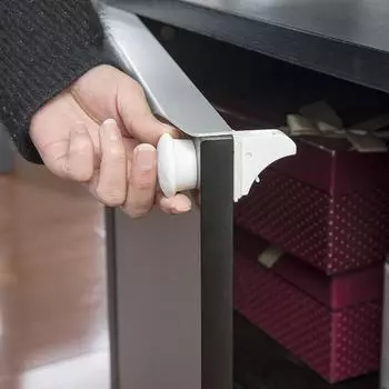 Детский невидимый магнитный замок безопасности для шкафов и ящиков Key + film (bulk)