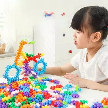 Детский сад Снежинка Раннее образование Игрушка Строительные блоки Цветок сливы Строительные блоки Развивающие детские игрушки для концентрации Сборка