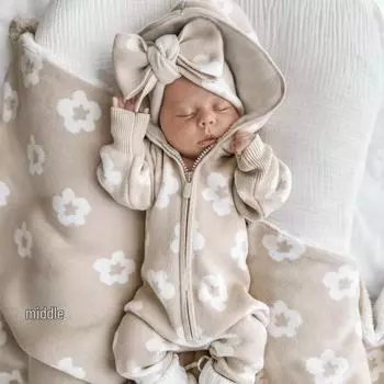 Детский вязаный комбинезон-свитер унисекс с капюшоном на молнии с цветочным принтом и длинными рукавами - идеальный вариант для ползания осенью и зимой. 73 cm