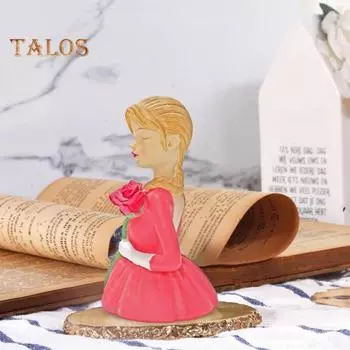 Девушка держит розы статуэтка ручной работы из смолы девушка цветок настольная статуэтка для домашнего офиса стол центральное украшение красный