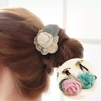 Девушка с розой в волосах и кружевом зелёный