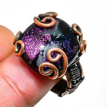 Ювелирное кольцо ручной работы из дихроичного стекла с драгоценными камнями из медной проволоки, размер 7