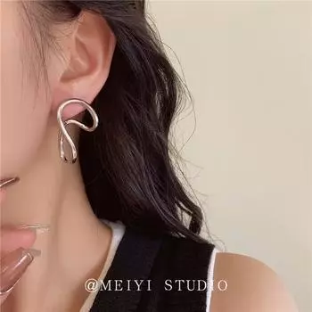 Different Wonderful ~ Fancy French Retro Metal Twisted Earrings Special-Interest Design Exaggerated Personalized Fashionable Ear Studs Silver