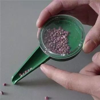 Пластиковая сеялка. 12*6 см