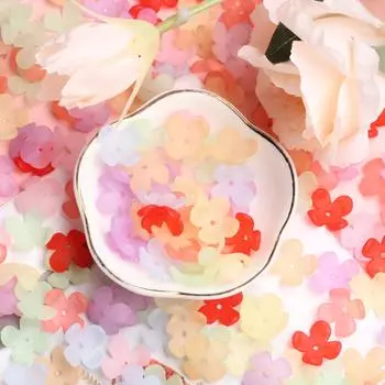 DIY теплый цвет акриловый браслет ожерелье матовый 15 мм 200 шт. цветочная розетка DIY ювелирные аксессуары материалы модные 4-лепестковые цветочные бусины 200pcs разноцветный