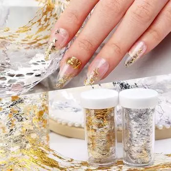 Дизайн ногтей: золотой, серебряный блестящий шелковый фольга, фрагменты, маникюр, УФ-гель-лак, блестящие украшения, лазерная подвеска, декор