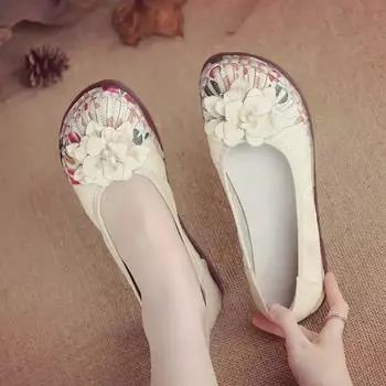 Дизайнерская элегантная обувь в стиле ретро, женские туфли без шнуровки на плоской подошве из натуральной кожи, женские лоферы, роскошные широкие туфли с цветочным узором, мокасины с цветочным узором 35 белый