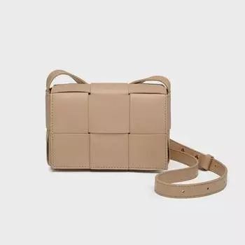 Дизайнерская сумочка в корейском стиле: Модная плетеная квадратная сумка-мессенджер на одно плечо 17*7*12 cm грязно-белый