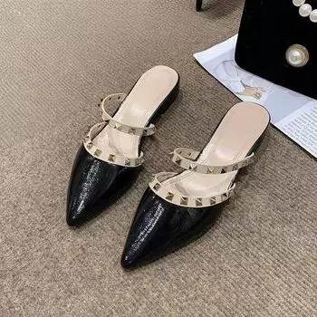 Дизайнерские туфли-полушапки с заклепками на низком каблуке в британском стиле 2024 года, новая популярная верхняя одежда на толстом каблуке, одинарные туфли 34