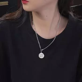 Дизайнерское ожерелье с подвеской в форме круглой пластины, женская цепочка на ключицы, простой холодный стиль, крутые ювелирные аксессуары для женщин