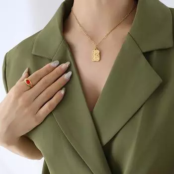 Дизайнерское ретро-ожерелье из титановой стали с квадратным рельефным кулоном в виде бабочки, позолоченная цепочка, сращивание, ювелирные изделия на ключицу