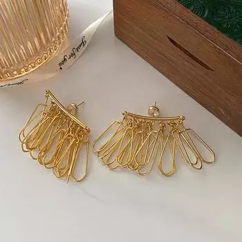 Длинная бахромчатая сосновая игла, атмосферное продвинутое чувство, стильный гвоздик, темперамент личности, холодный ветер, уникальный золотой