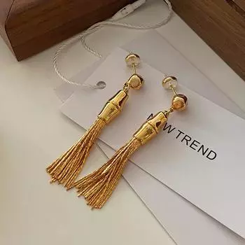 Длинная кисточка, металлические ветровые ушки, длинный темперамент, уникальный дизайн, продвинутый смысл, атмосфера, гвоздики золотой