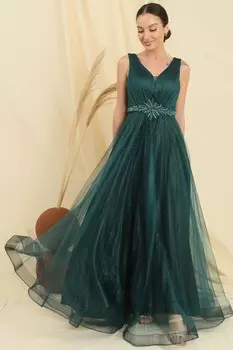 Длинное атласное платье принцессы с V-образным вырезом на талии и подкладкой из блестящего атласа внутри