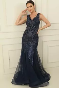 Длинное блестящее платье в сеточку с подкладкой из пайеток и бисера, завязкой на спине