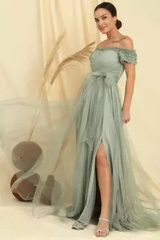 Длинное платье из тюля на подкладке, воротник и рукава с оборками на поясе