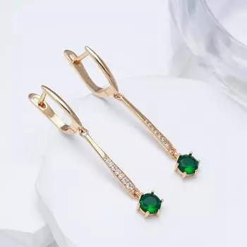 Длинные геометрические серьги-капли с зеленым цирконом. Женские индивидуальные украшения зелёный